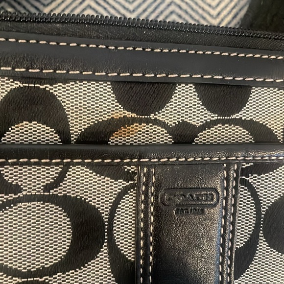 Vintage Coach Signature Black and Gray crossbody bag - Picture 2 of 7